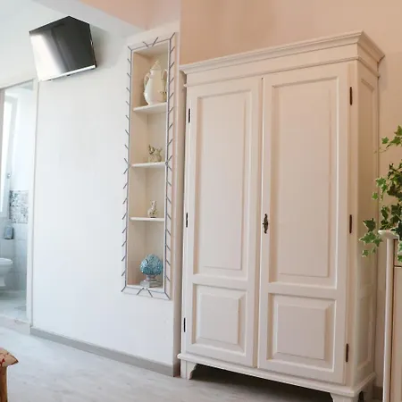 Lliri Blanc Bed and Breakfast *