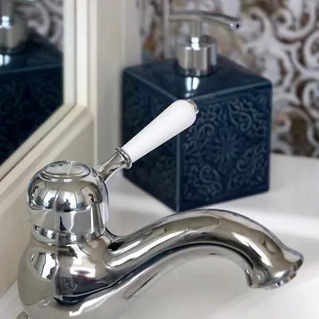 Lliri Blanc Bed and Breakfast *