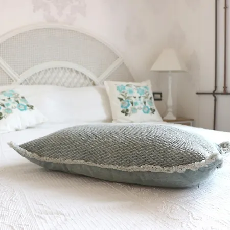 Lliri Blanc Bed & Breakfast